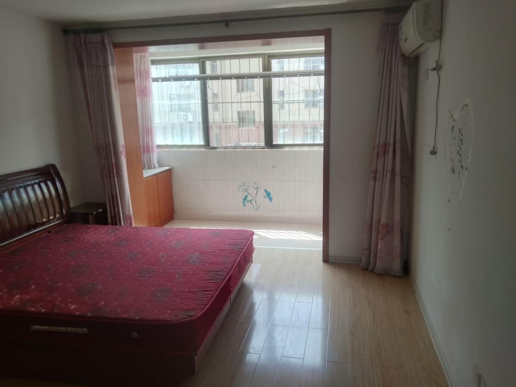 金山花園二樓精裝修家電家具齊全拎包入住上學(xué)方便