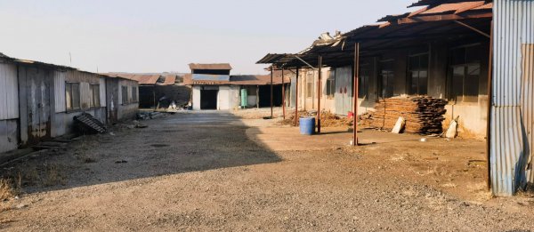 龍山辦泊子村北工業(yè)園廠房帶250千瓦變壓器，約四百平，帶辦公