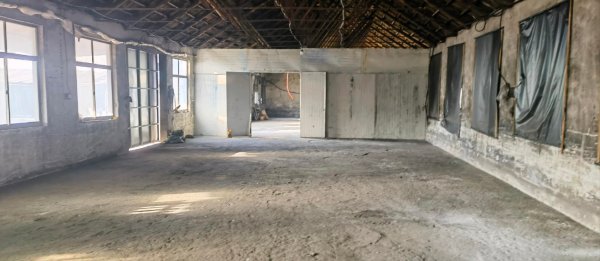 龍山辦泊子村北工業(yè)園廠房帶250千瓦變壓器，約四百平，帶辦公