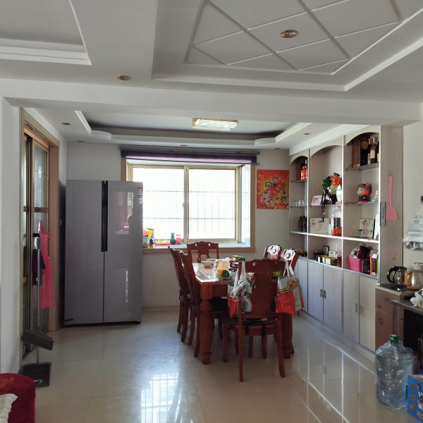 柳岸御府3室2廳2衛(wèi)，3室朝陽，住人2樓