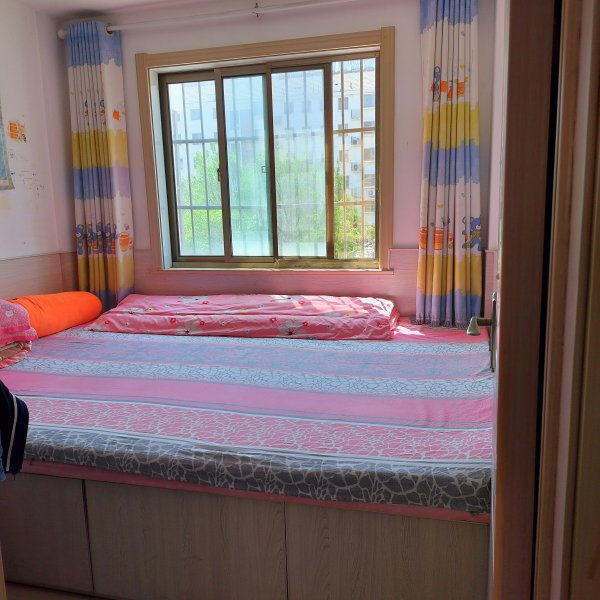 柳岸御府3室2廳2衛(wèi)，3室朝陽，住人2樓