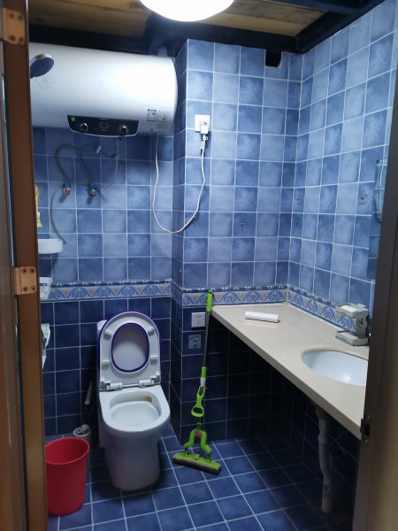 長江匯泉商廈精裝公寓出租，家具家電齊全，拎包入住