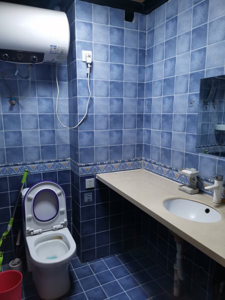 長江匯泉商廈精裝公寓出租，家具家電齊全