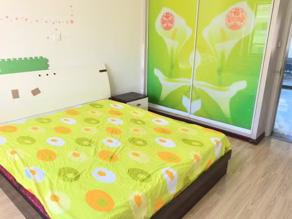 大潤發(fā)北平安小區(qū)四樓精裝修家電家具齊全干凈利落出門家家悅80