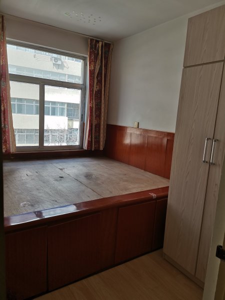 金都大廈附近的2樓出租，家具家電齊全