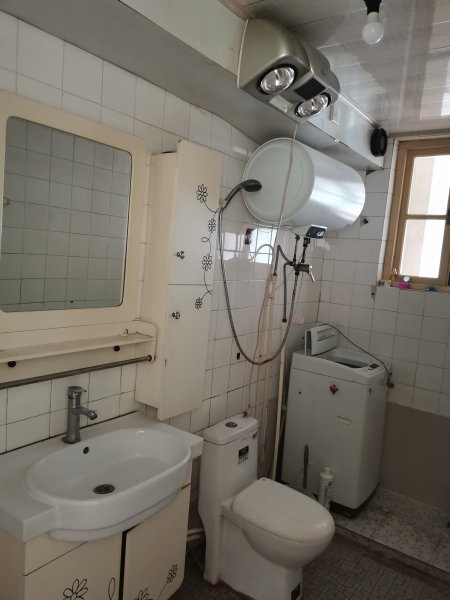 金都大廈附近的2樓出租，家具家電齊全