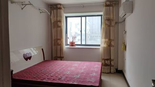 和馨里小區(qū)三樓精裝修家電家具齊全拎包入住出門夜市小學