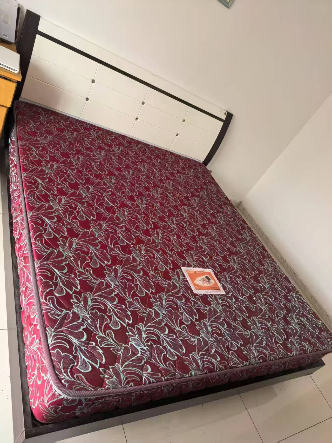 和馨里小區(qū)三樓精裝修家電家具齊全拎包入住出門夜市小學