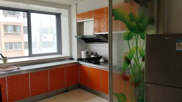 和馨里小區(qū)三樓精裝修家電家具齊全拎包入住出門夜市小學