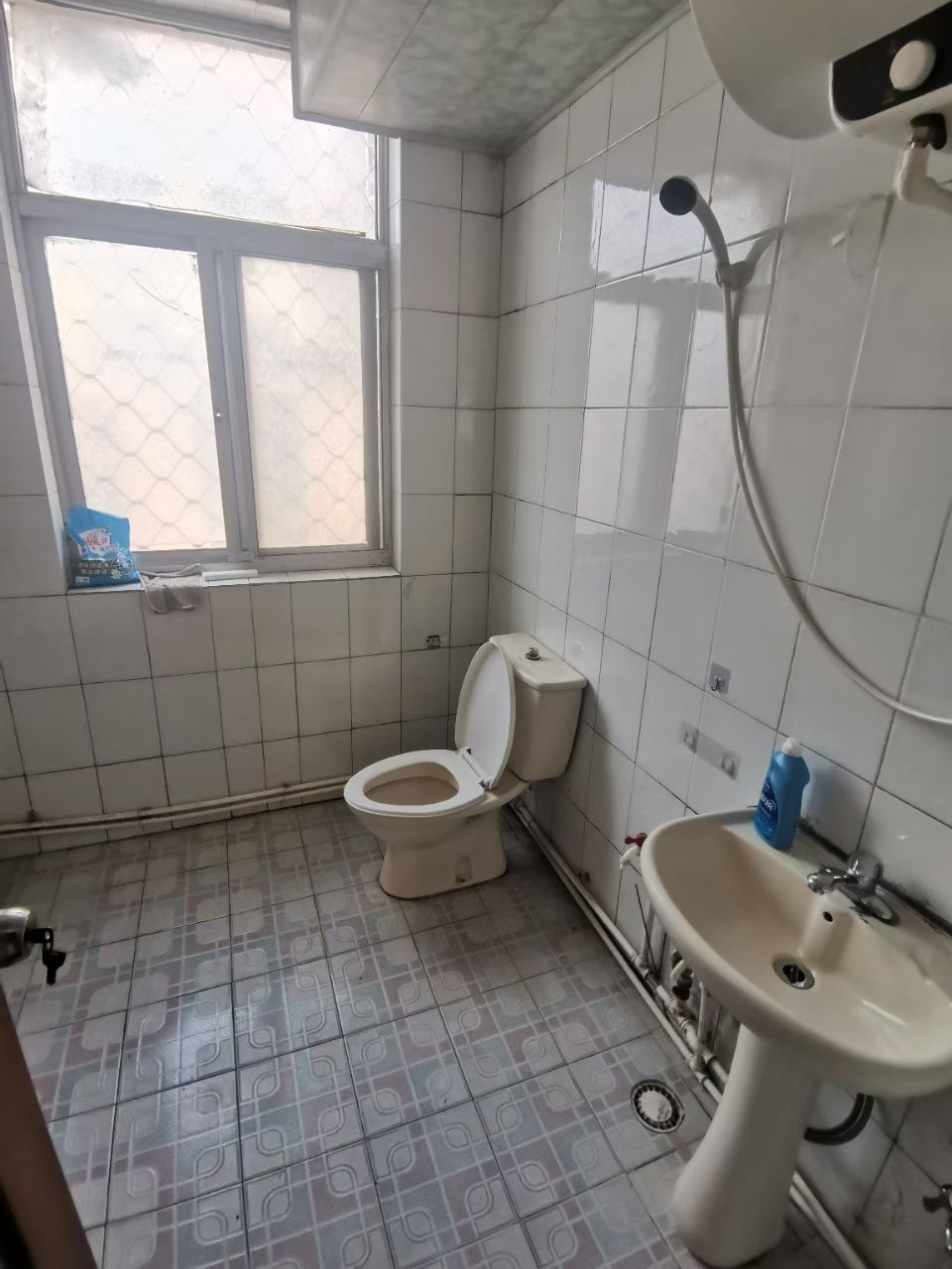 @850/月，永安街一樓帶院