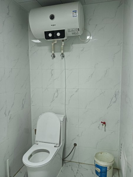 人和國(guó)際公寓樓南樓906室，可辦公可居住，電器齊全