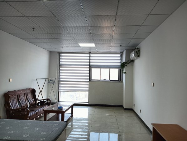 人和國(guó)際公寓樓南樓906室，可辦公可居住，電器齊全