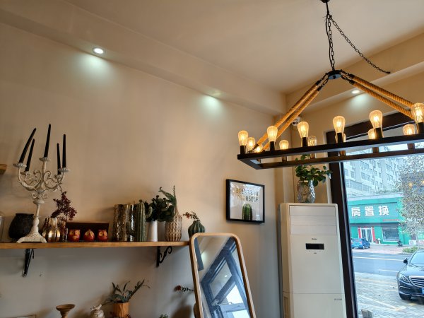 香山南路12-6、12-7現(xiàn)有旺鋪轉(zhuǎn)讓