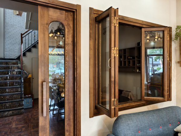 香山南路12-6、12-7現(xiàn)有旺鋪轉(zhuǎn)讓