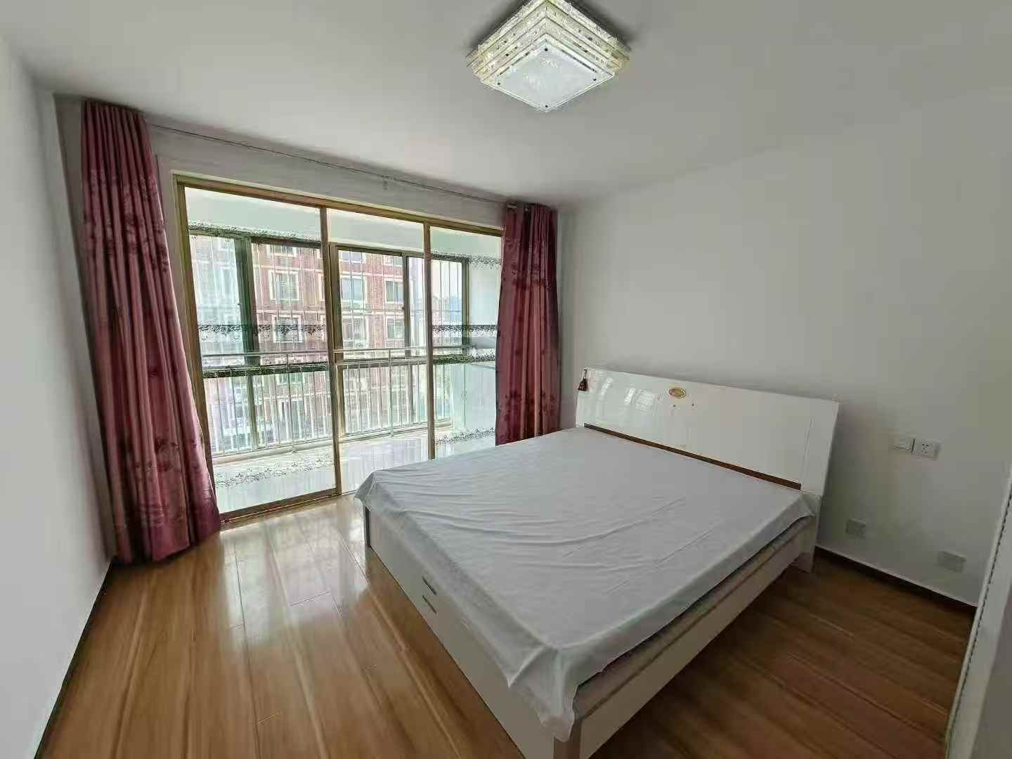 祥和新都后身中順小區(qū)二樓126平三室49.8萬 祥和新都后身中順小區(qū)二樓126平三室49.8萬