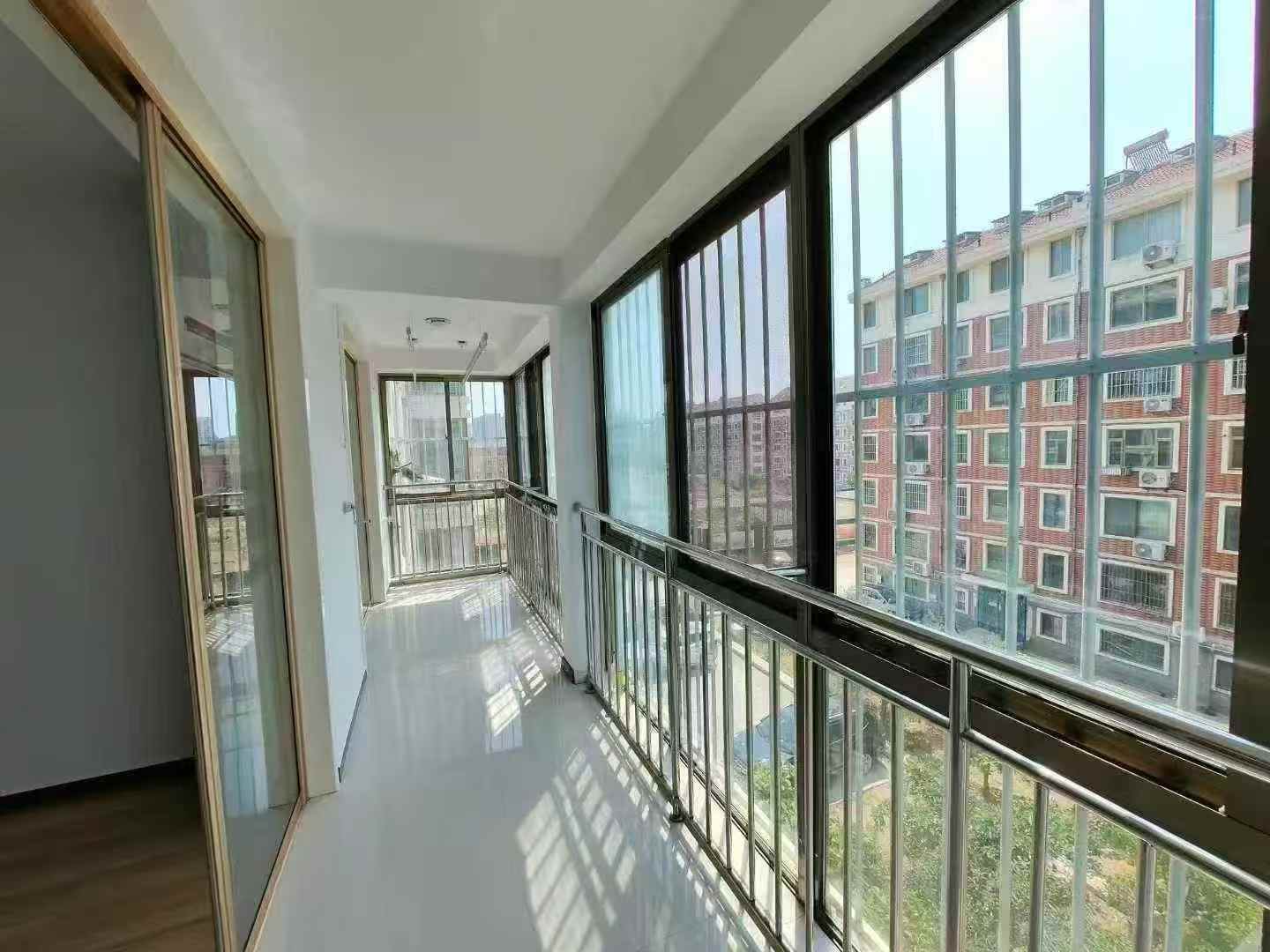 祥和新都后身中順小區(qū)二樓126平三室49.8萬 祥和新都后身中順小區(qū)二樓126平三室49.8萬