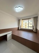 學(xué)府路3樓144.5平3室2002年澆筑49.8萬