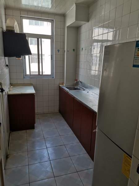 金都大廈附近的2樓出租，家具家電齊全