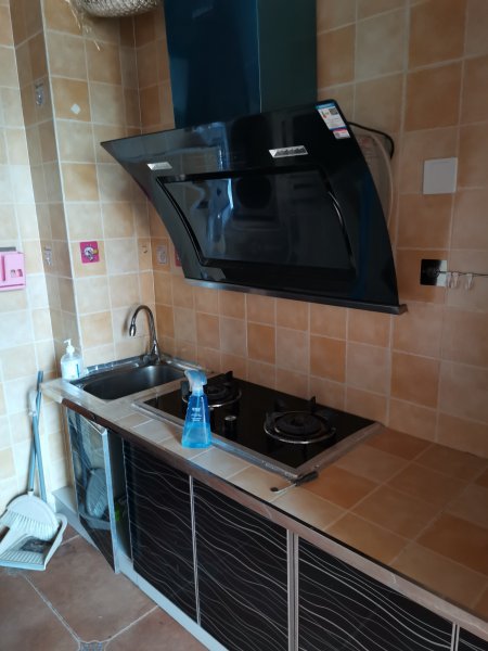 長(zhǎng)江匯泉精裝公寓出租，家具家電齊全