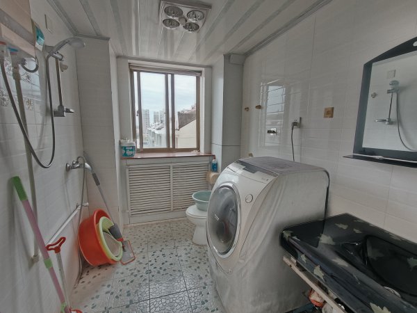 @首次出租:800/月，平安小區(qū)