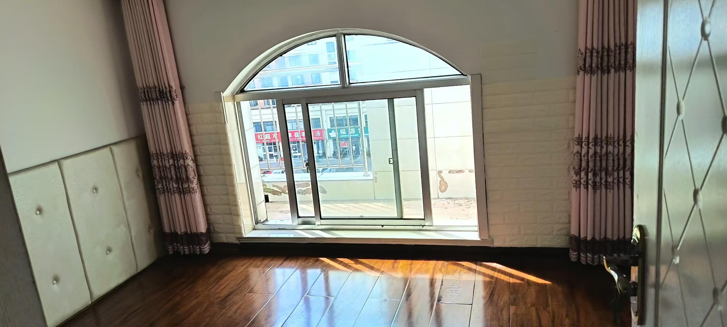 金山中學(xué)對面 吉房出租