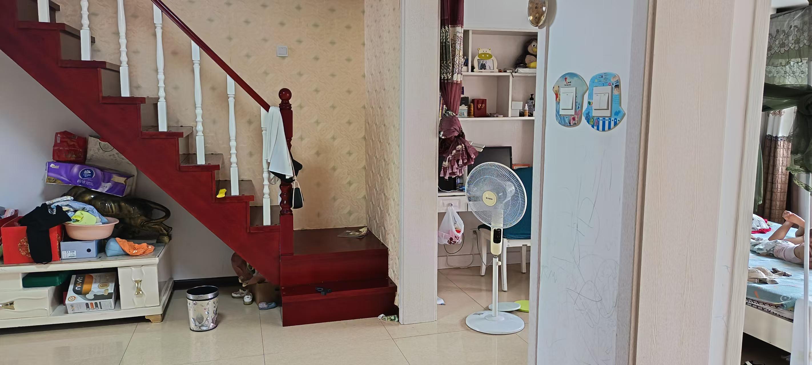 金山中學(xué)對面 吉房出租