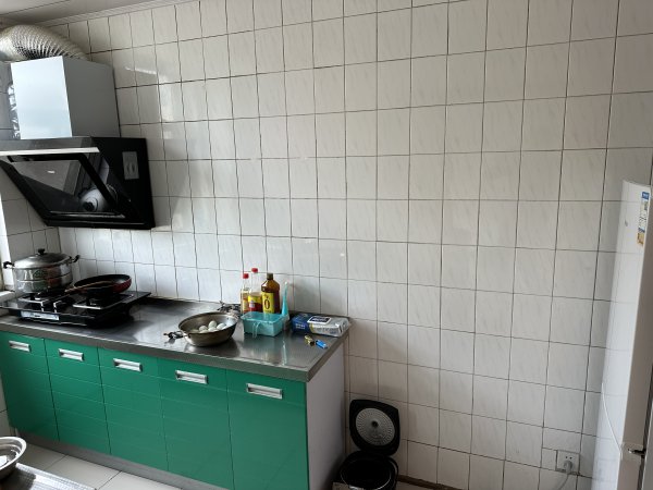 桃園小區(qū)三樓對(duì)外出售