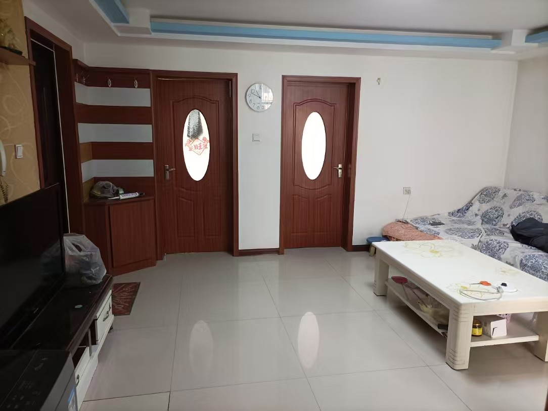 三里河小學(xué)對面住人一樓出租出售