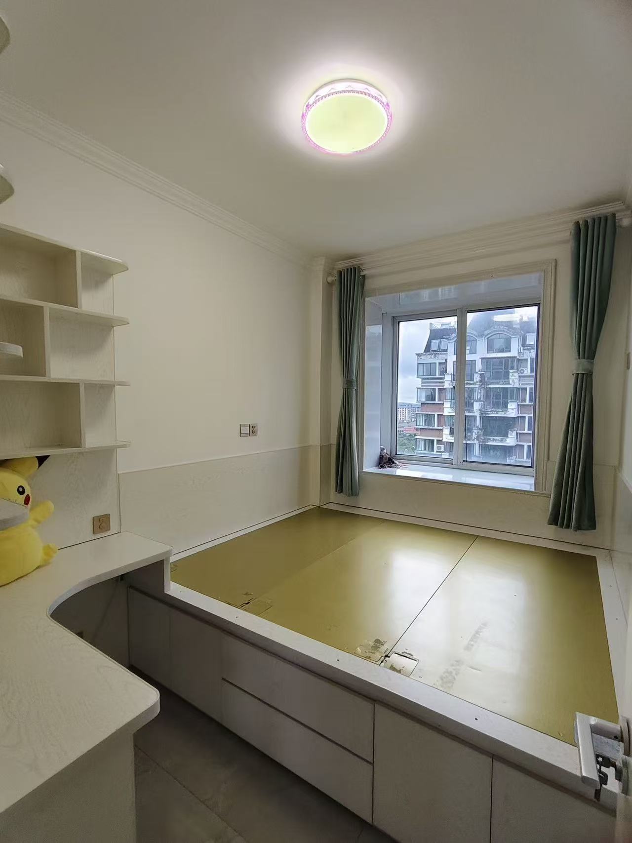 香湖彼岸出租97平2室980每月