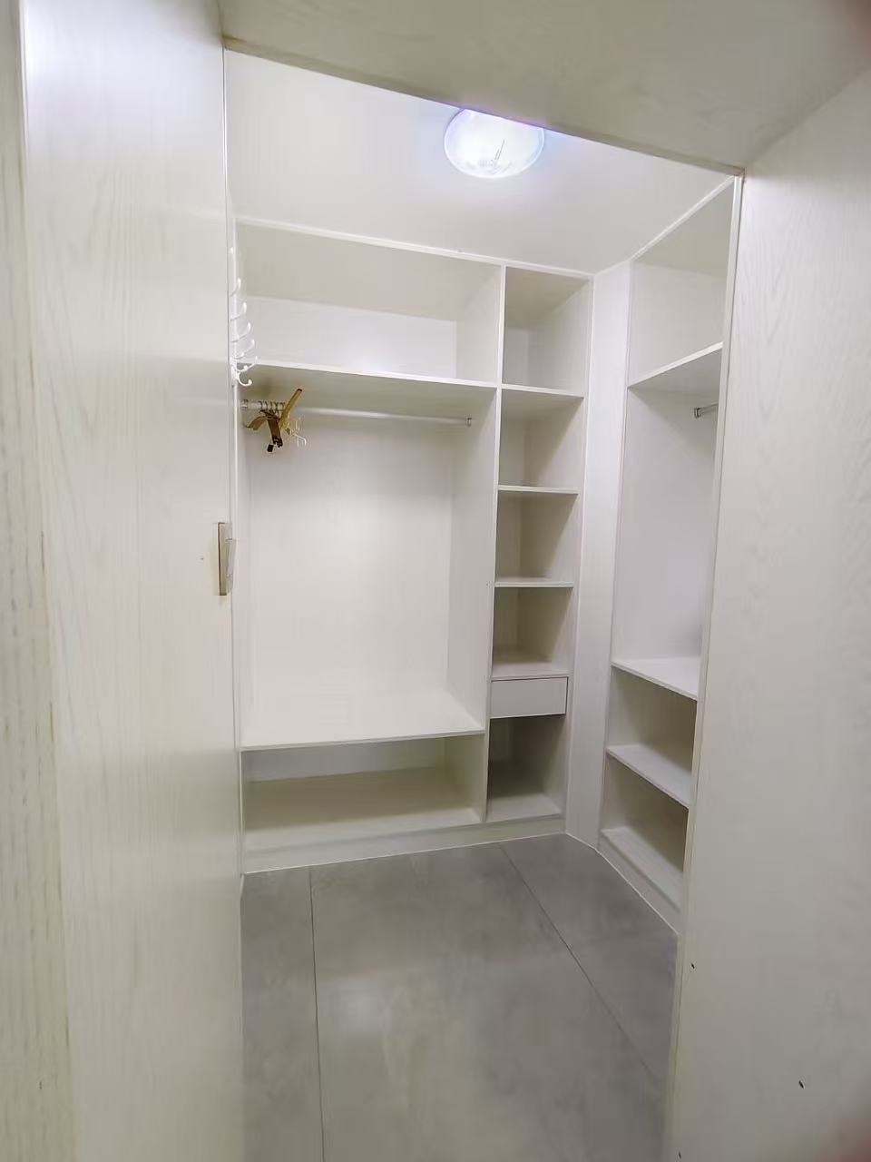 香湖彼岸出租97平2室980每月