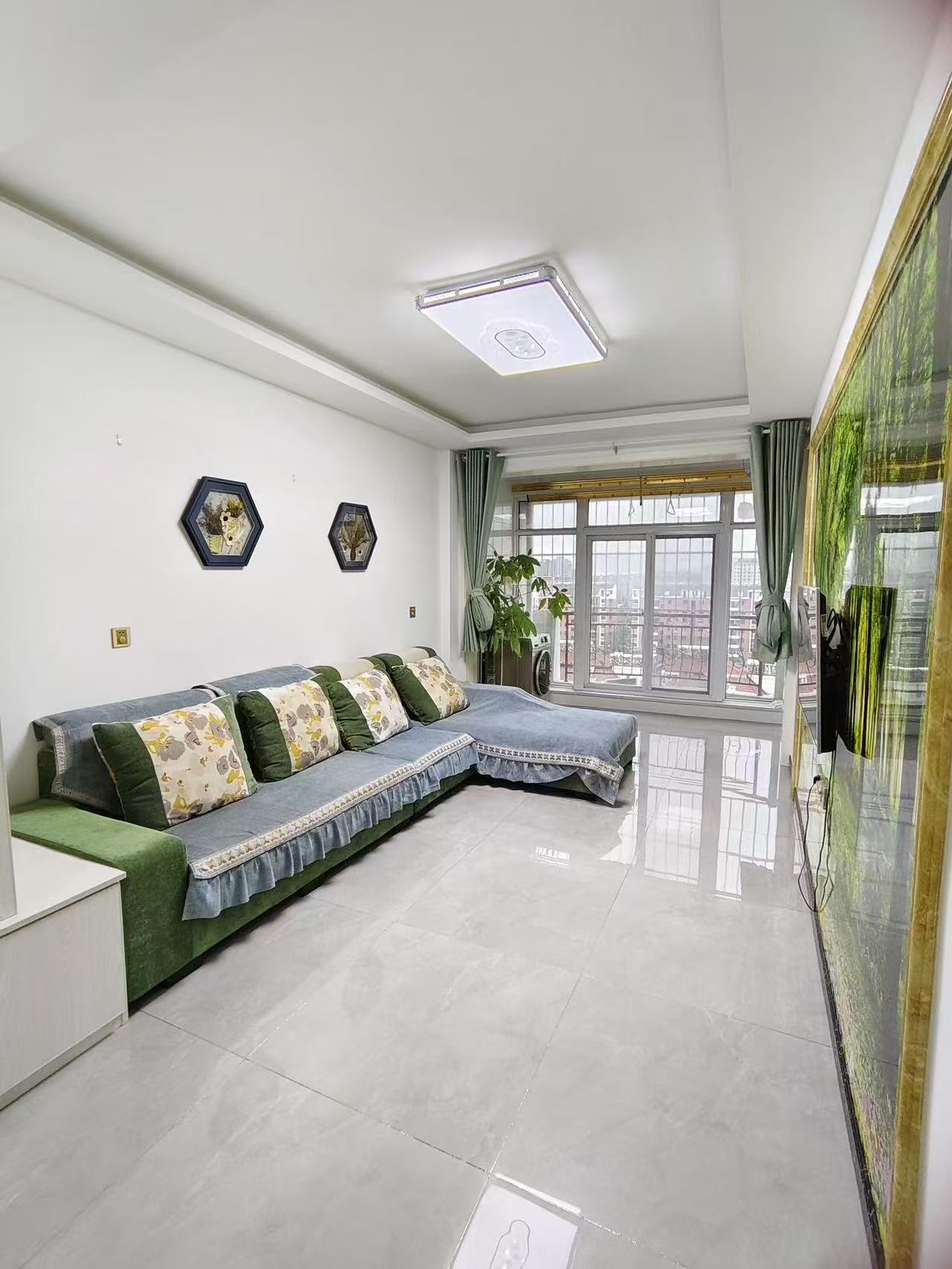 香湖彼岸出租97平2室980每月