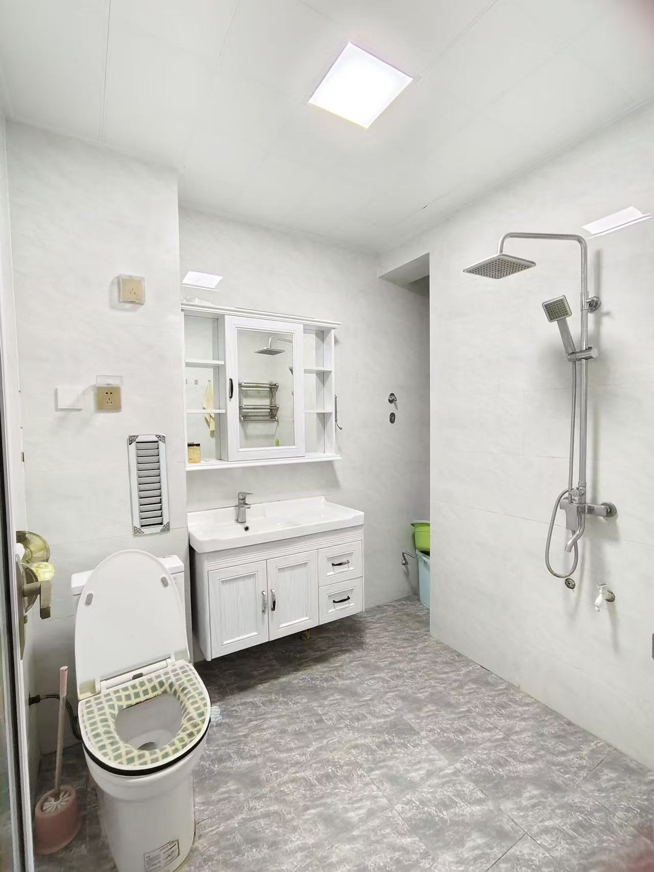 香湖彼岸出租97平2室980每月