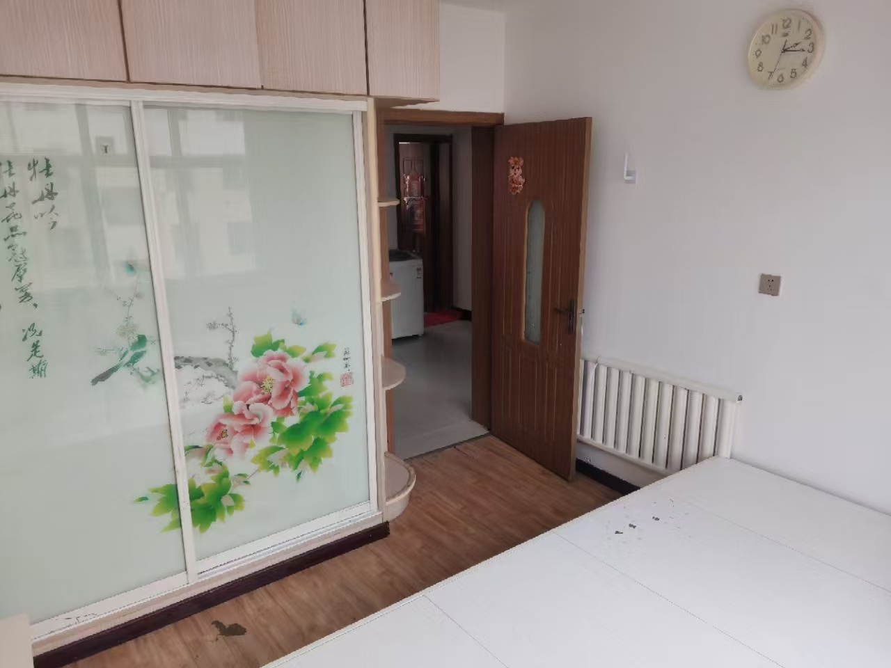 美食街住人四樓70.82平三室700元