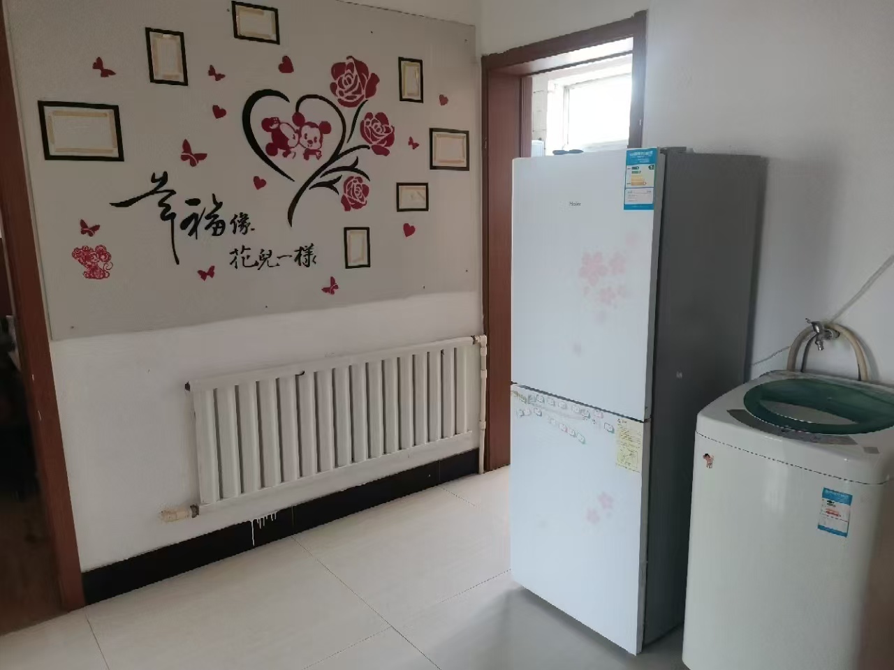 美食街住人四樓70.82平三室700元