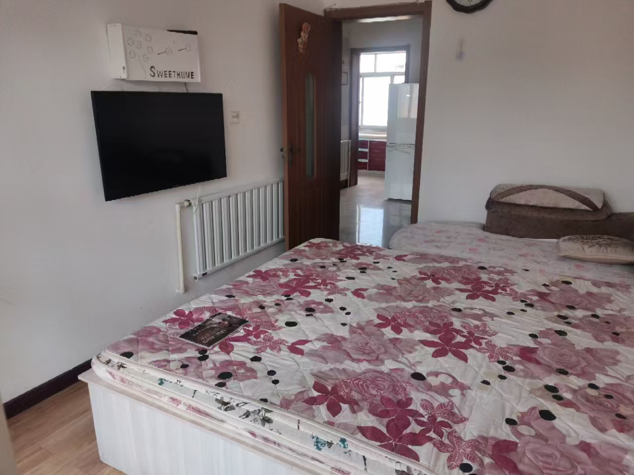 美食街住人四樓70.82平三室700元