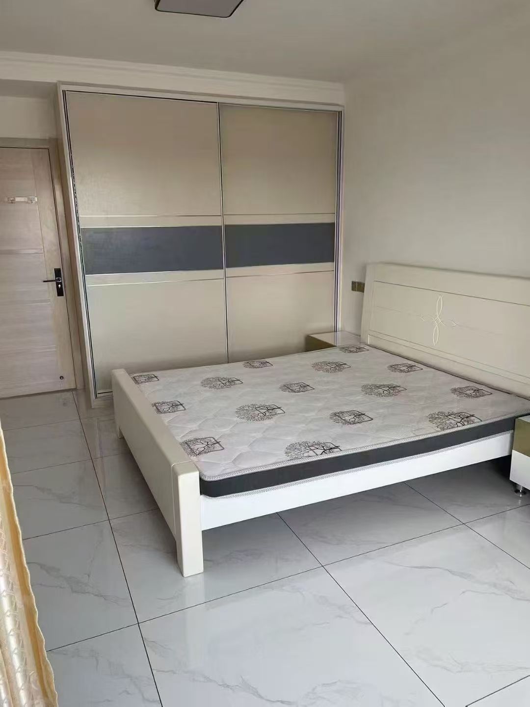 抱龍居電梯房?jī)墒乙粡d每月1200元