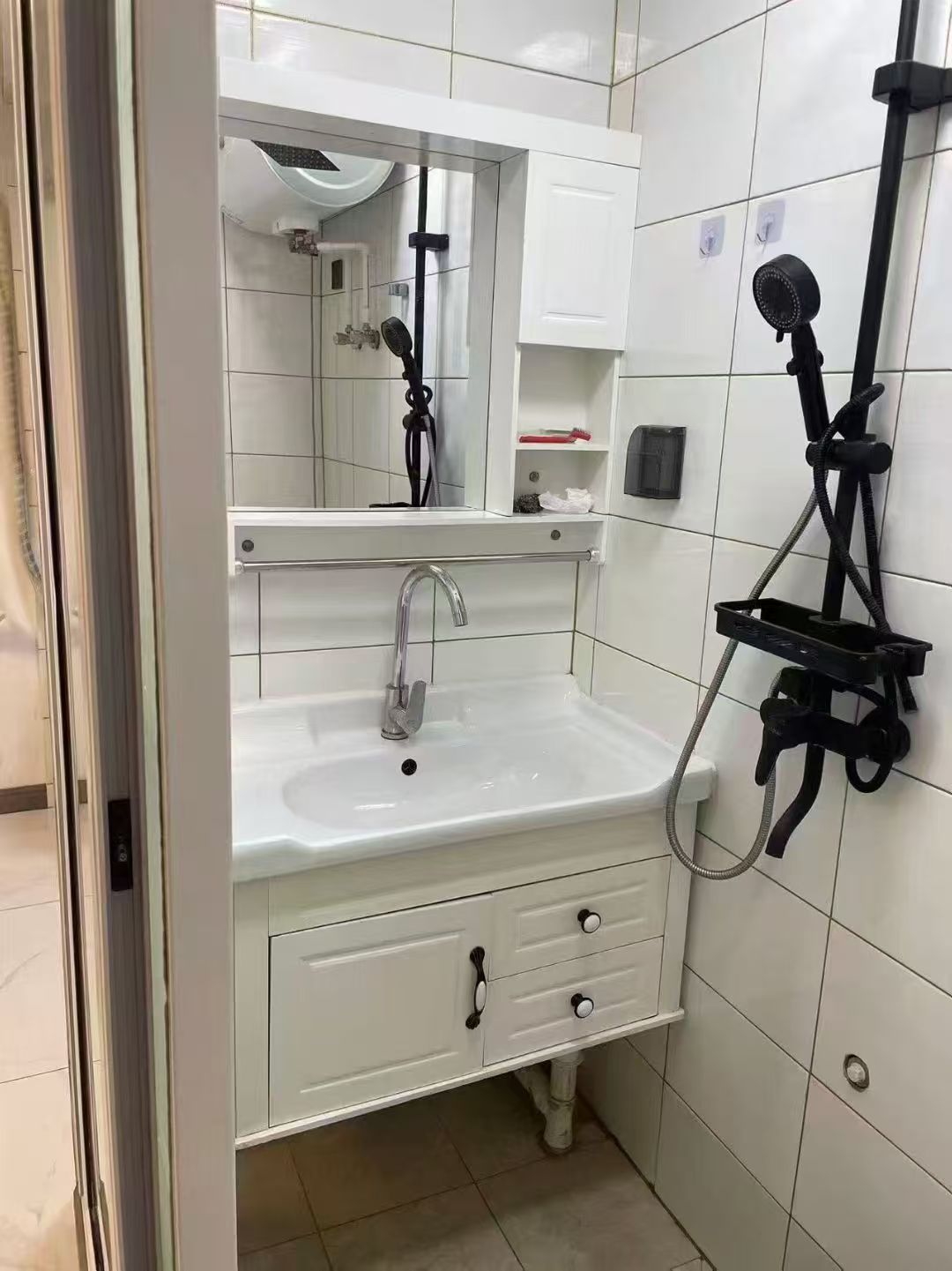 抱龍居電梯房?jī)墒乙粡d每月1200元