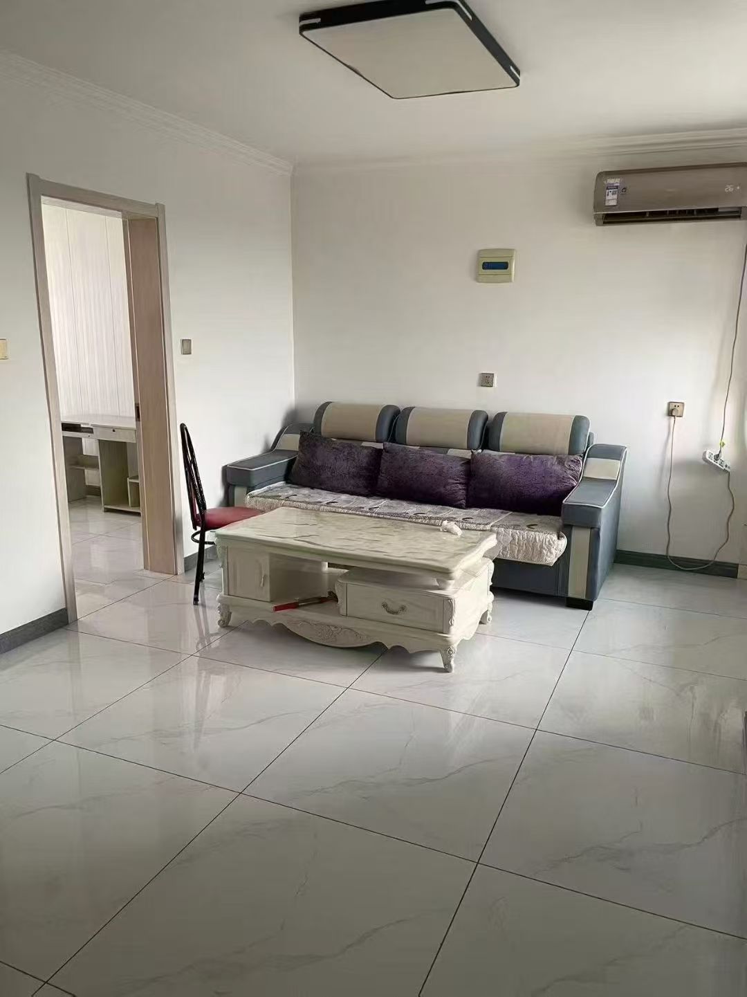 抱龍居電梯房?jī)墒乙粡d每月1200元