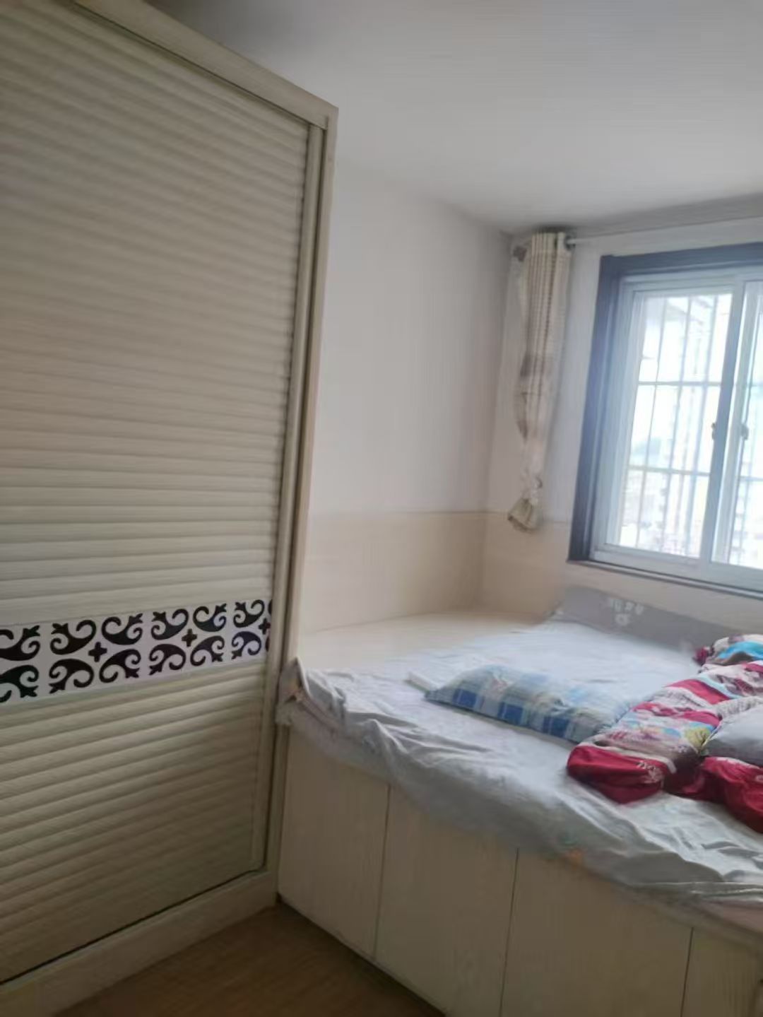 抱龍居電梯房?jī)墒乙粡d每月1200元