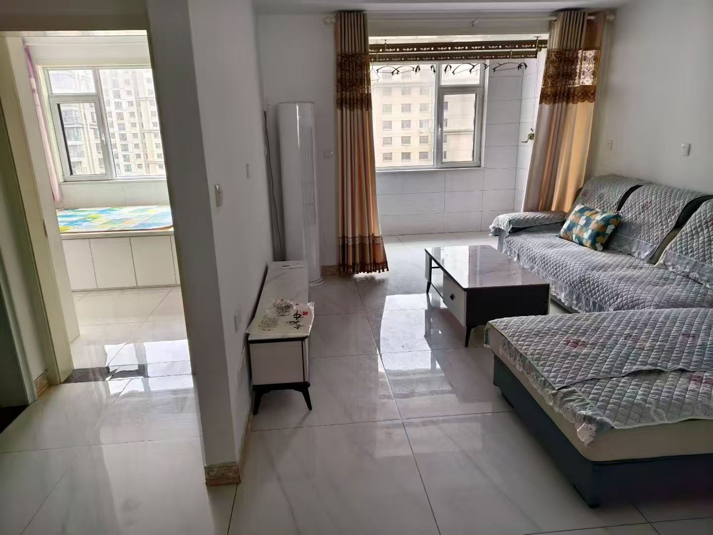 德紅世紀(jì)華府電梯房兩室每月1200元