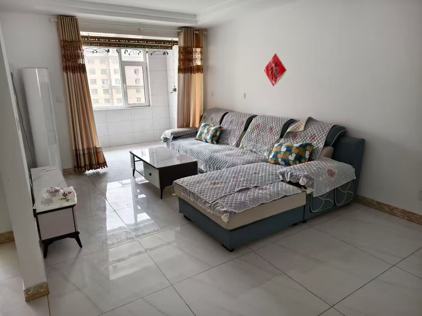 德紅世紀(jì)華府電梯房兩室每月1200元