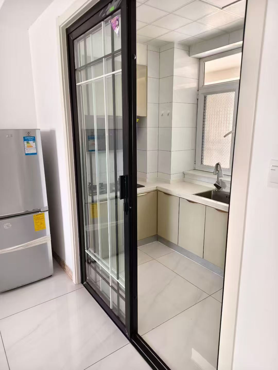 德紅世紀(jì)華府電梯房兩室每月1200元