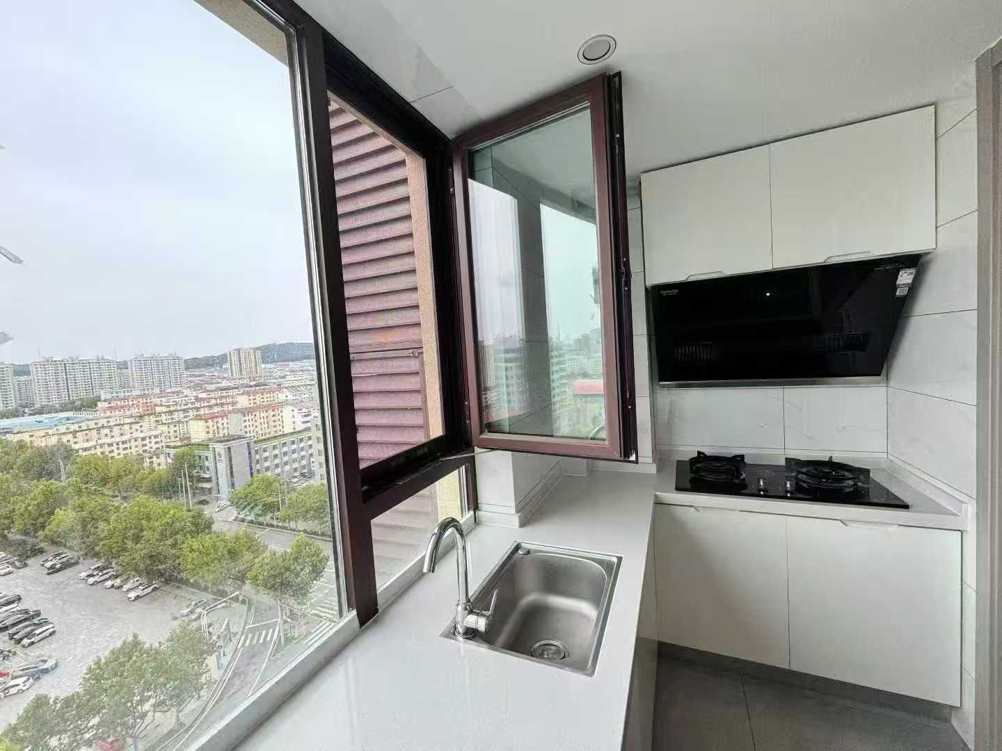 首次出租財富一號51平南向1000/月