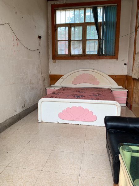 大潤(rùn)發(fā)北生產(chǎn)村平房出租