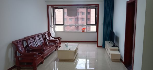 九里水頭小區(qū)12樓115平方三室一廳出租