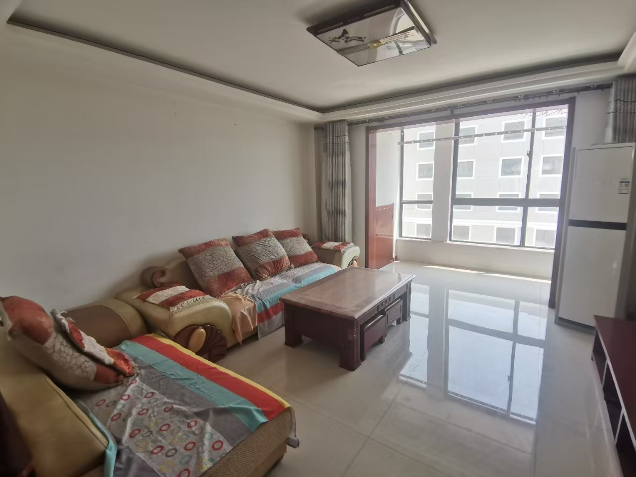 德潤花園住人三樓118平三室1200