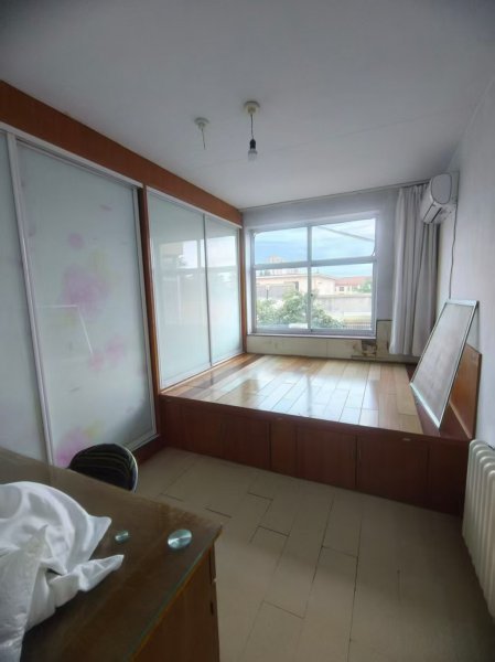 城北貼地2樓80平兩室500元