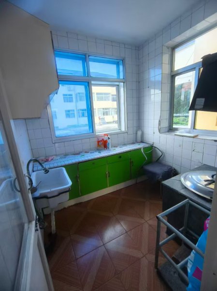 城北貼地2樓80平兩室500元