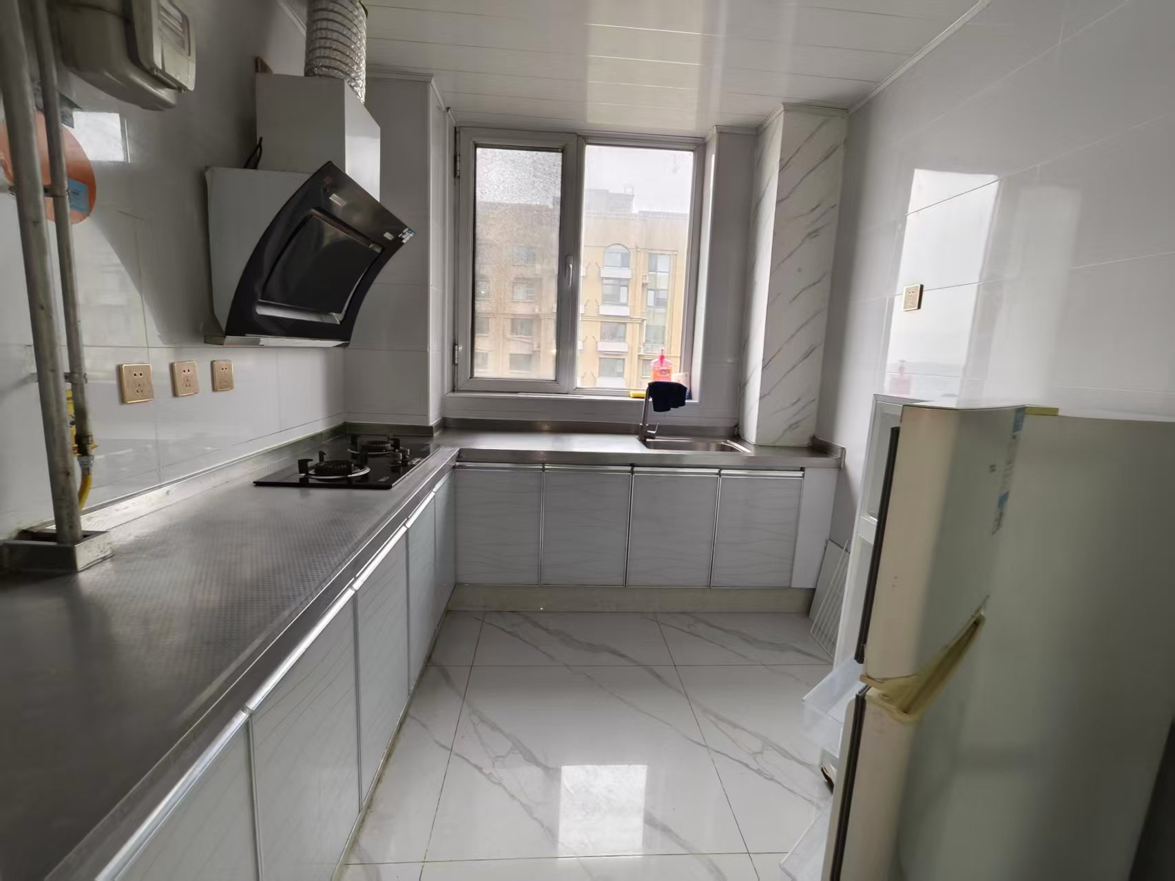 書(shū)香府邸電梯洋房三室兩廳兩衛(wèi)出租