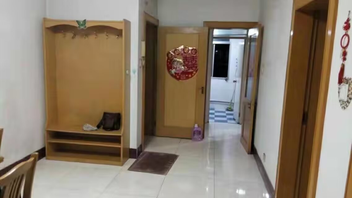 大潤(rùn)發(fā)西門往北500米